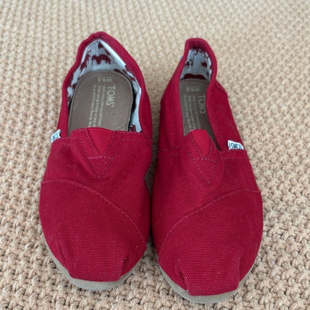 TOMS Womens 6.5 Red shoes